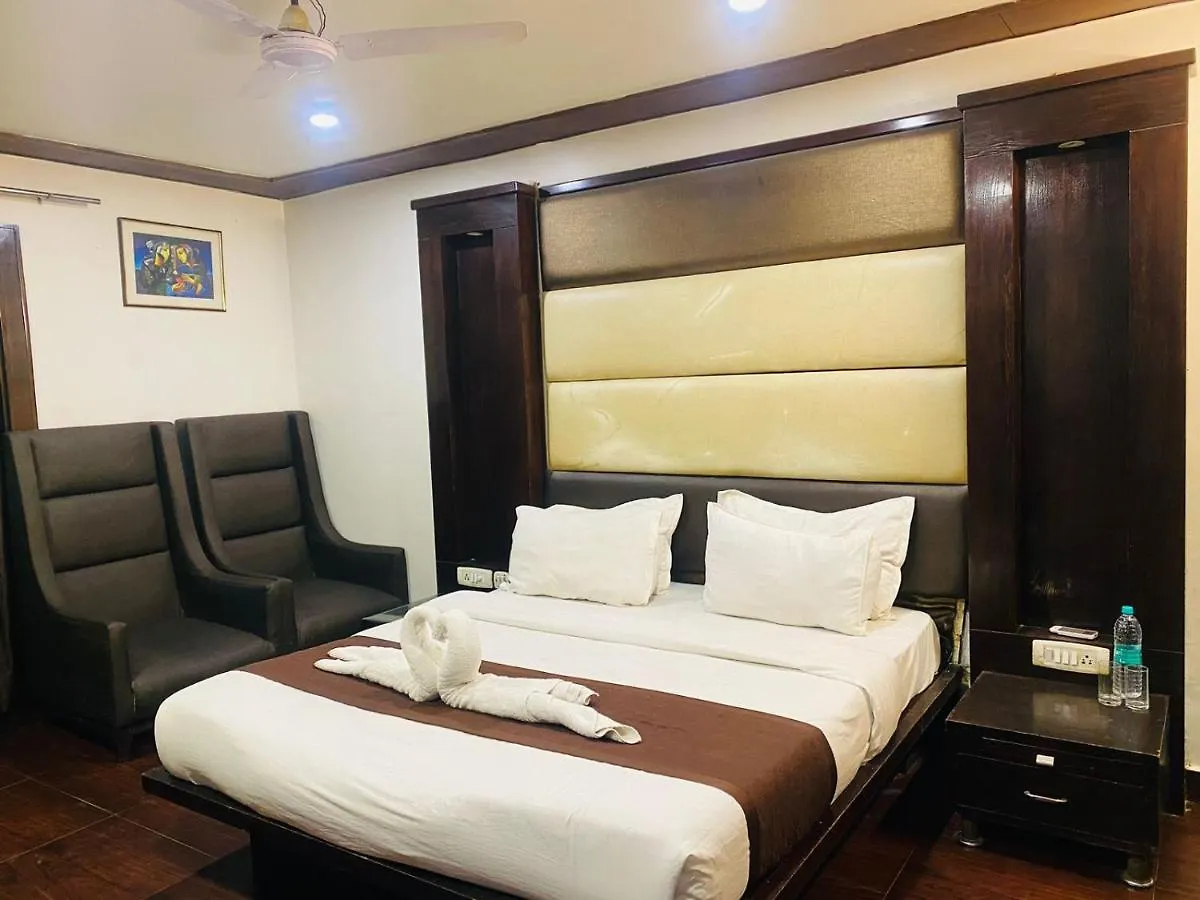 Qotel Express Sandberry Prashant Vihar