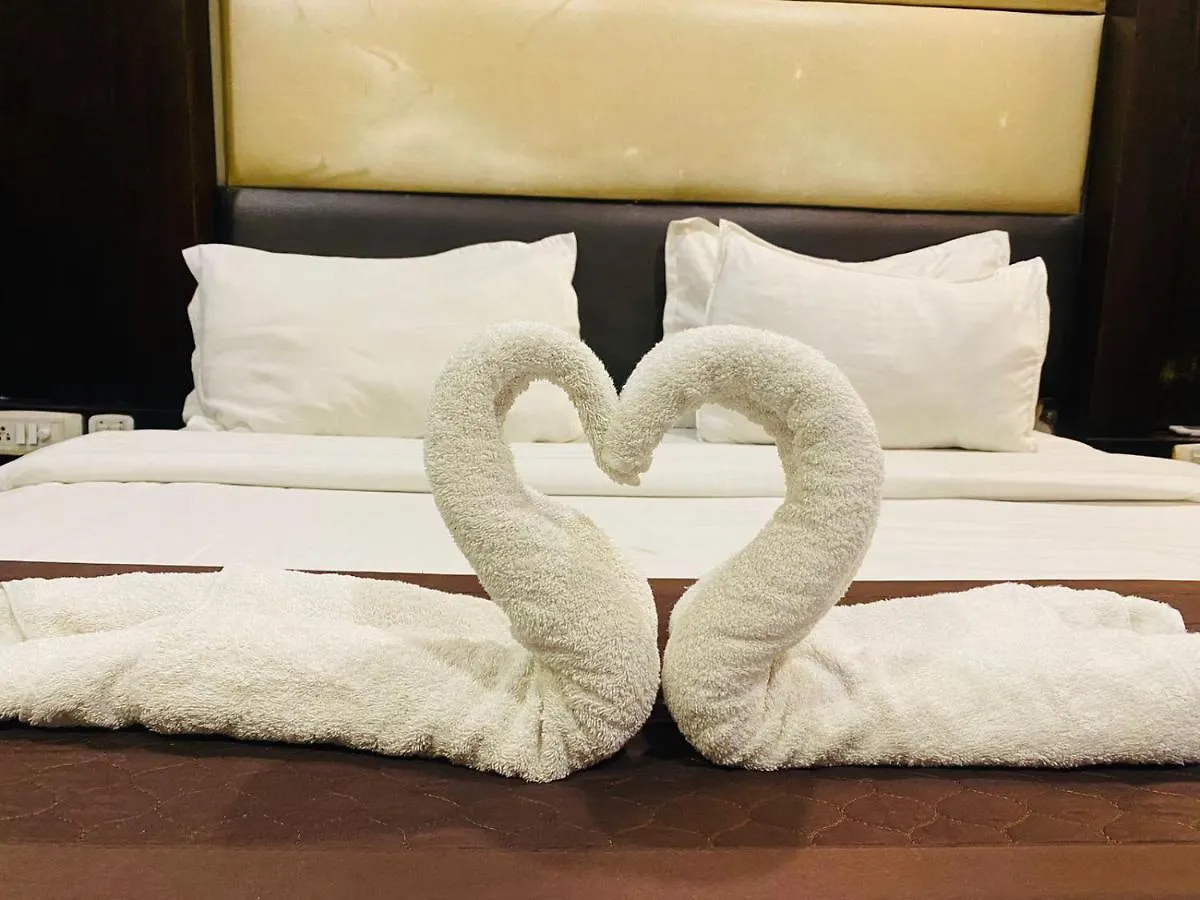 Hotel Qotel Express Sandberry Prashant Vihar