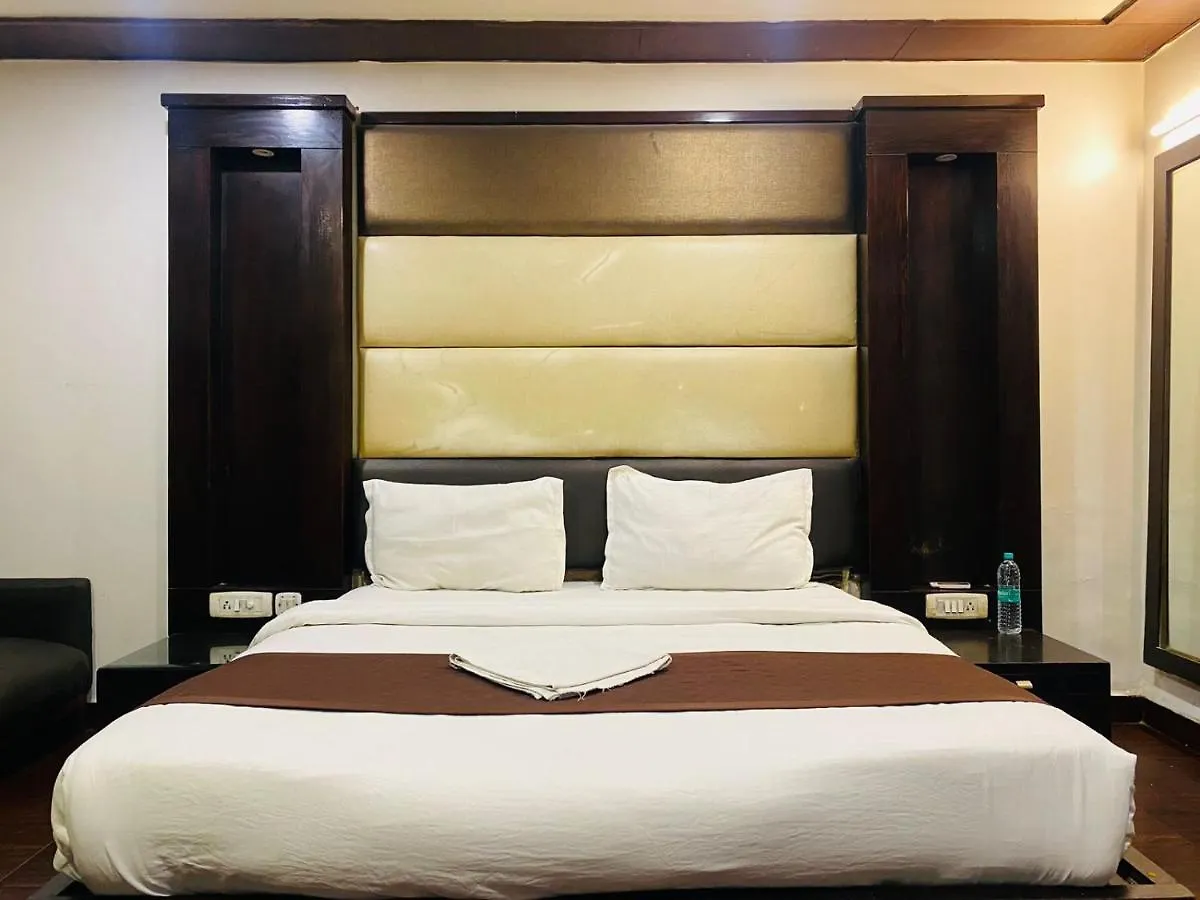 Qotel Express Sandberry Prashant Vihar India